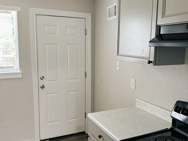 1210 Saint Charles St — Photo 19