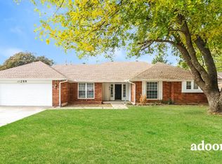 209 Three Oaks Dr, Midwest City, OK 73130