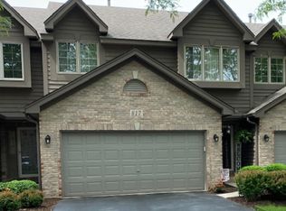 817 Millcreek Cir, Elgin, IL 60123