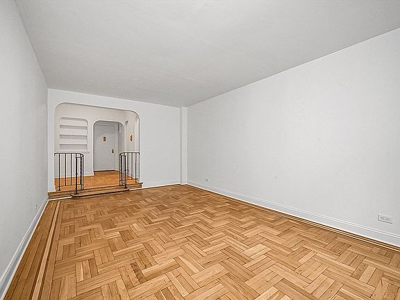5th image of 2685 Creston Ave APT 4A