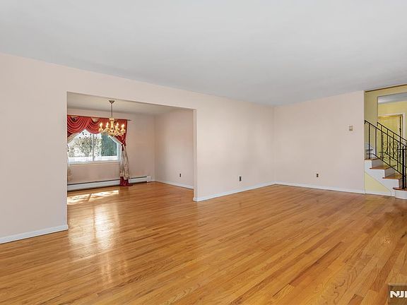 5th image of 109 Windham Rd