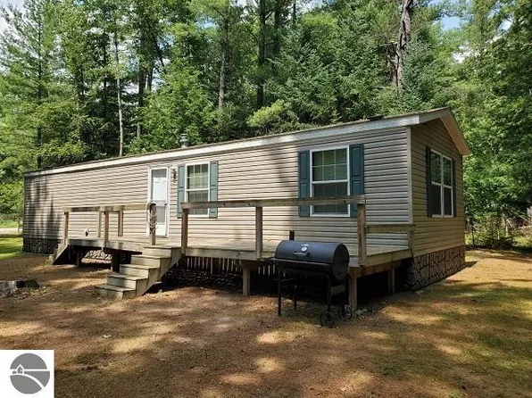 4245 Miller Rd, Sterling, MI 48659