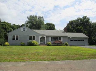 4 Meadowbrook Dr, Shelton, CT 06484