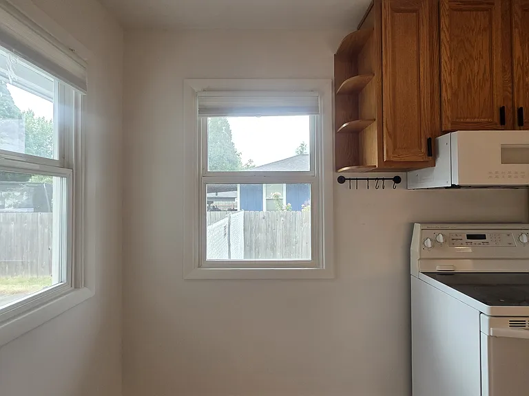 166 Draper St NE — Photo 25