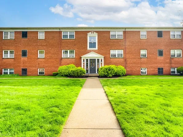 3944 Brendan Ln #G508, North Olmsted, OH 44070