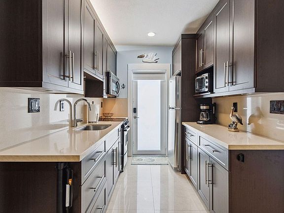 5th image of 315 Van Buren Street #103