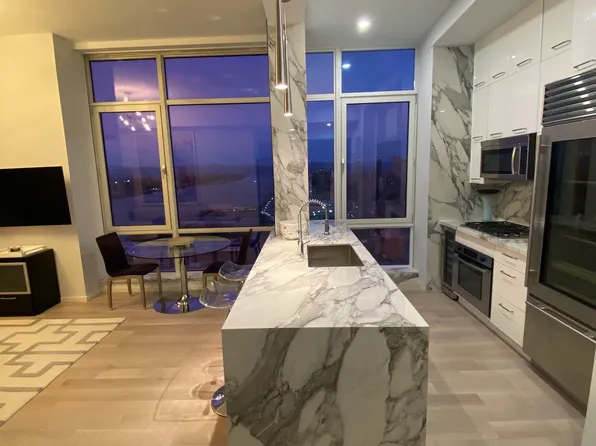 635 West 42nd Street image 7 of 31