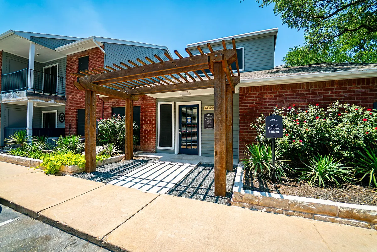 Building Photo - Chesapeake Apartments