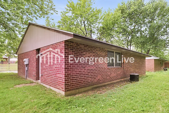 8223 Mount Charles Dr — Photo 15