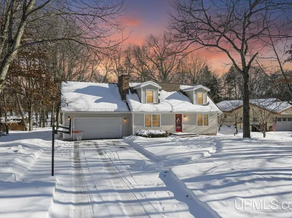 7364 S Lake Bluff O.5 Dr, Gladstone, MI 49837