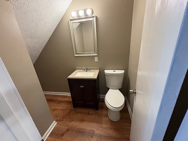 240 Park Rd SW #A — Photo 3