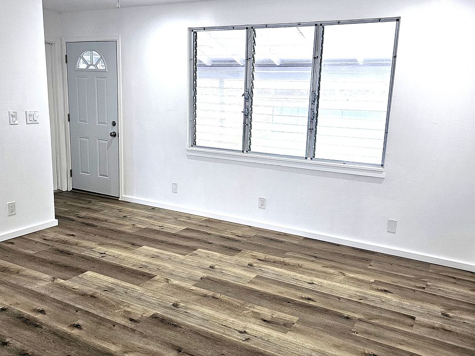 Entry to living room area