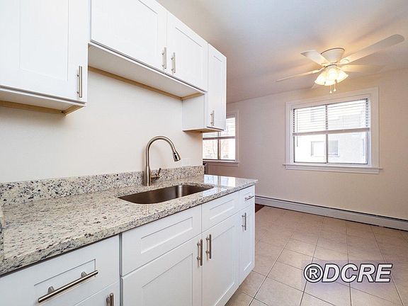 3rd image of 1441 W Howard St APT 212