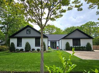 10 Hampton St, Westhampton Beach, NY 11978