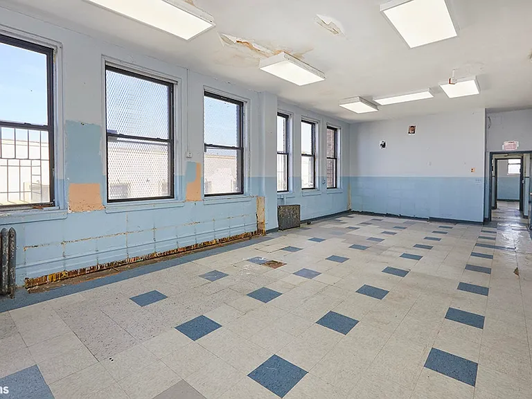 2025 67th St #SCHOOL — Photo 17
