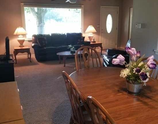 4th image of 1490 Fredricksburg Dr