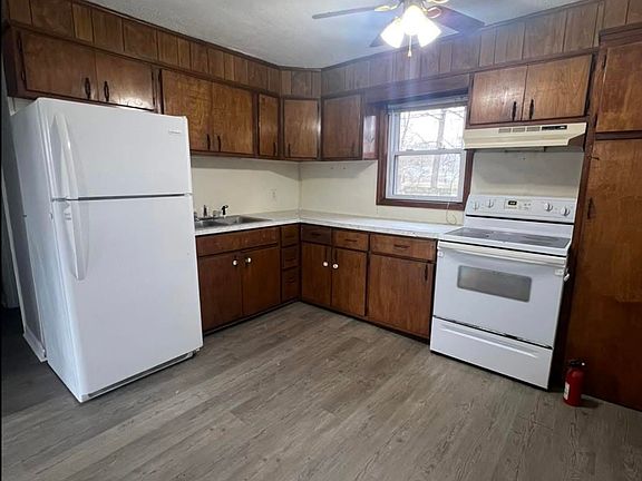 3rd image of 1830 Fayette Dr