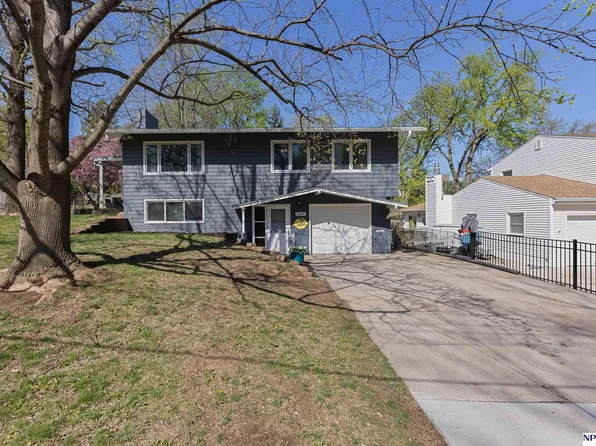 1310 Freeman Dr, Bellevue, NE 68005
