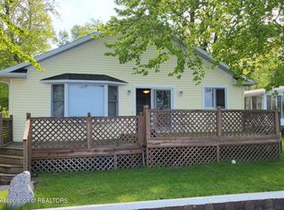 1512 Shepard St, Crystal, MI 48818
