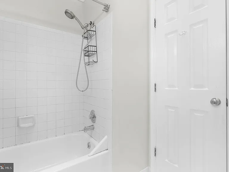 41 Queen Catherine Ct #A — Photo 32