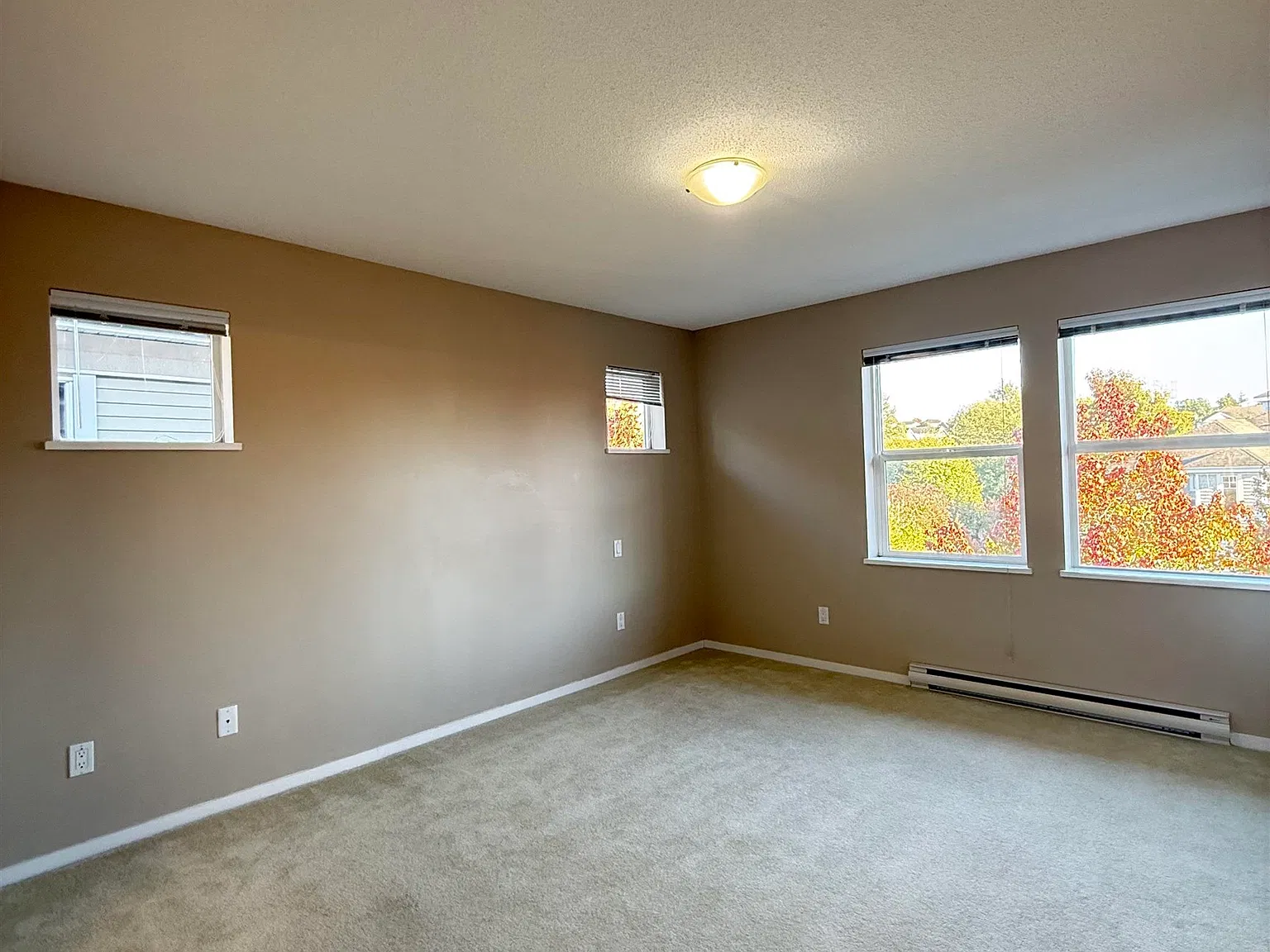 4 bed, 1619 sqft, $3,400 — Photo 3