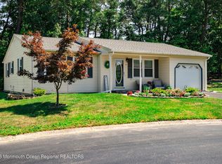 10 Hampshire Ln #72, Manchester Township, NJ 08759