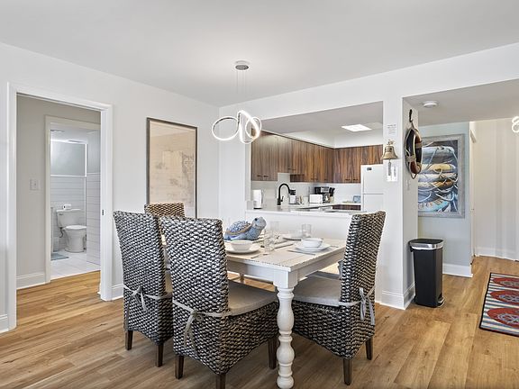 3rd image of 7 Shelter Cove Ln #7537