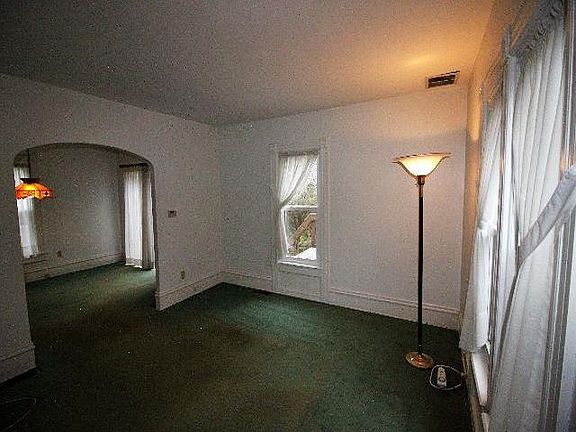 4th image of 120 Benedict Ave