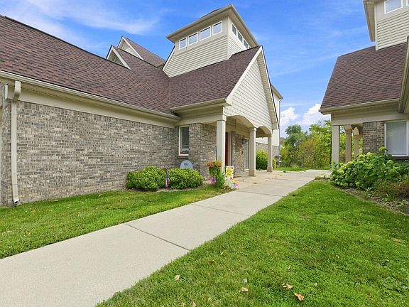 4th image of 1390 Constance Dr