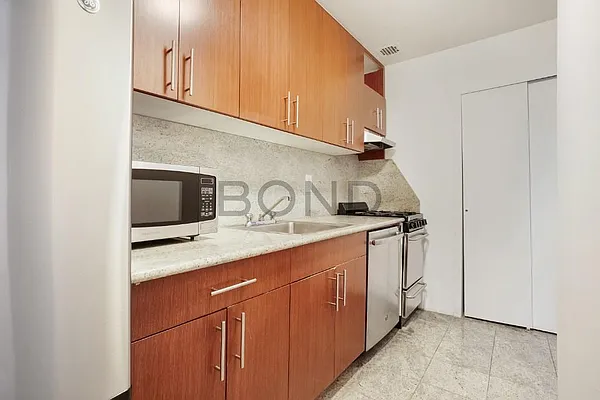 Rented by Bond New York | media 2