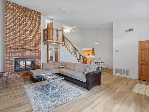 5th image of 828 Holbrook Cir