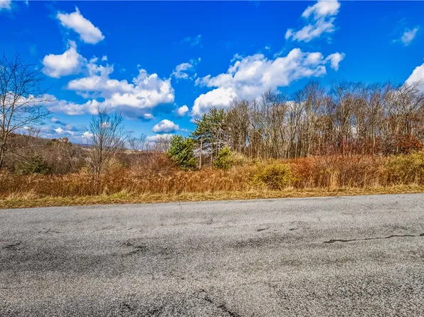 7 Oak Crest Dr, Stoystown, PA 15563