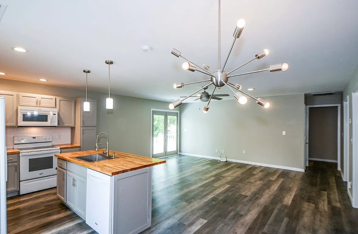 2 bed, 1100 sqft, $1,500 — Photo 3