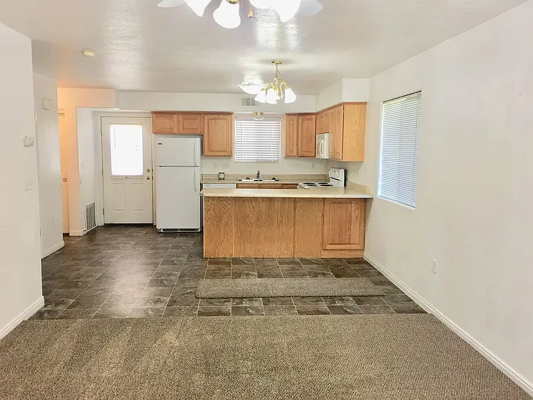 790 N 2720 E #28 — Photo 2