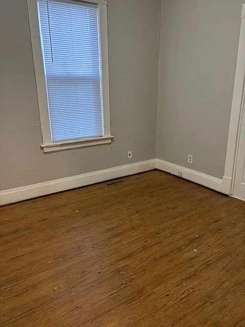 1134 Jessie St — Photo 3