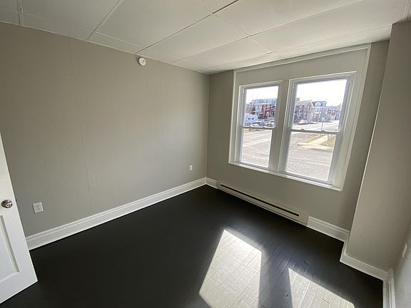 4th image of 637 York St