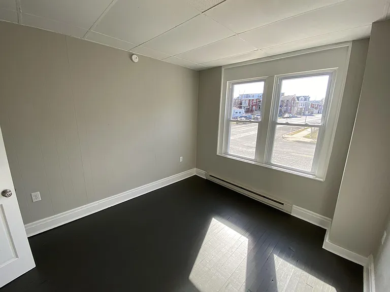 637 York St — Photo 4