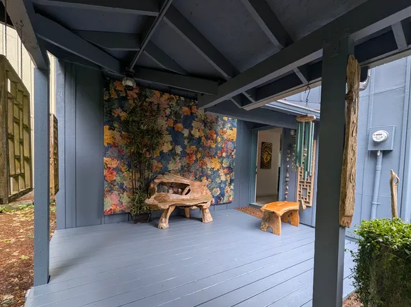 1256 SW Meadow Ln, Depoe Bay, OR 97341