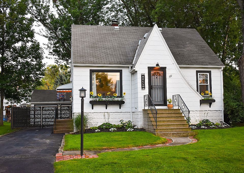 1st image of 69 Woodbine Ave