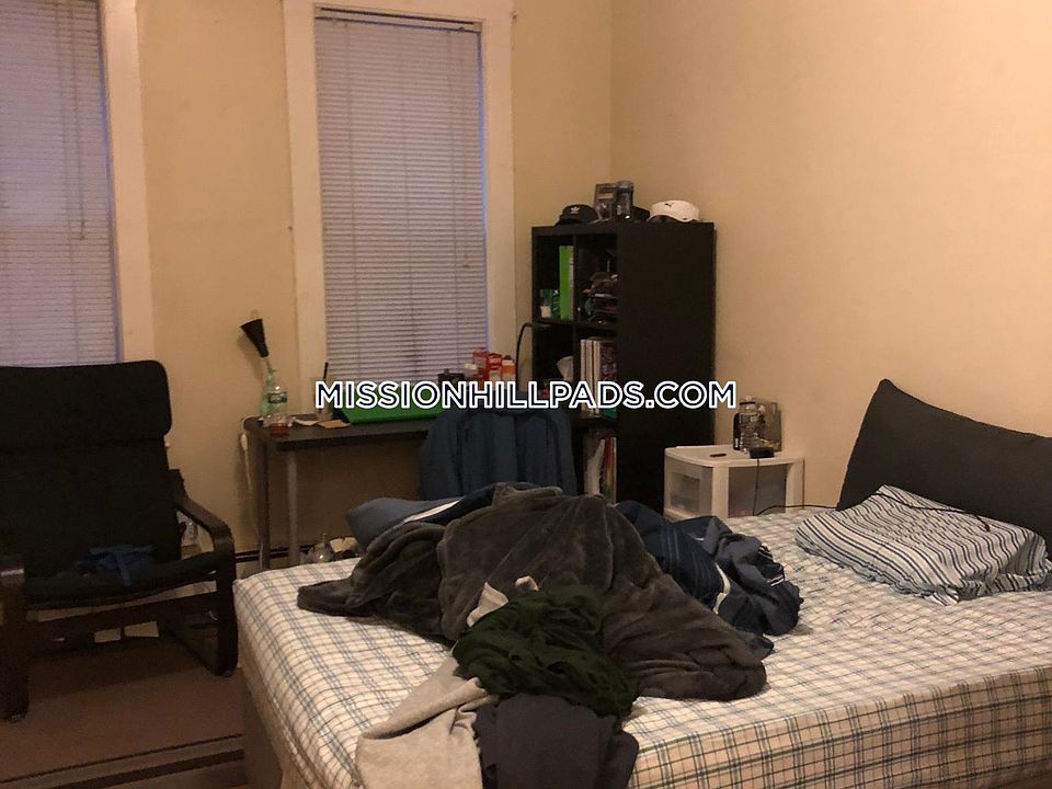 2nd image of 168 Hillside St #1F