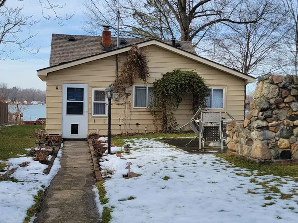 15022 Longfield Dr, Linden, MI 48451