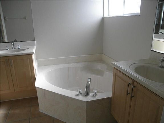 3rd image of 4276 Berkshire Wharf Dr
