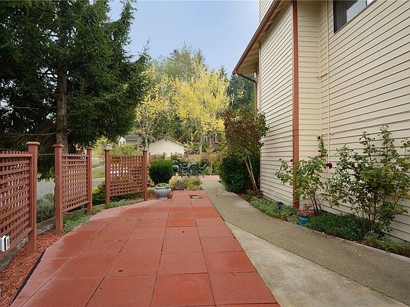 4th image of 12442 86th Pl NE