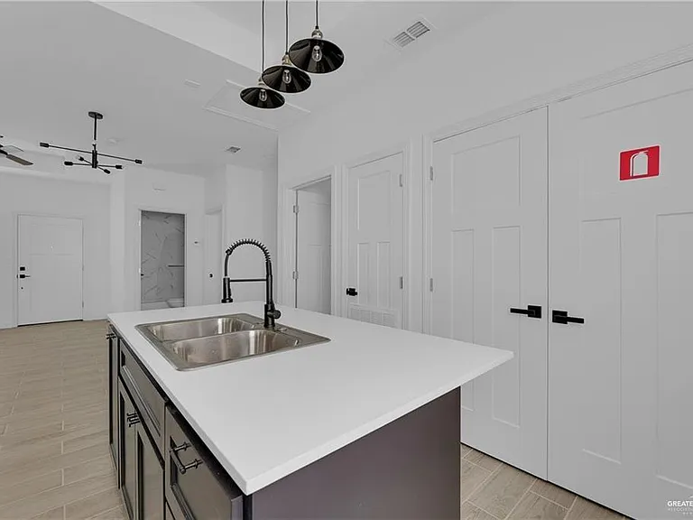 5613 Notre Dame Ave #3 — Photo 10