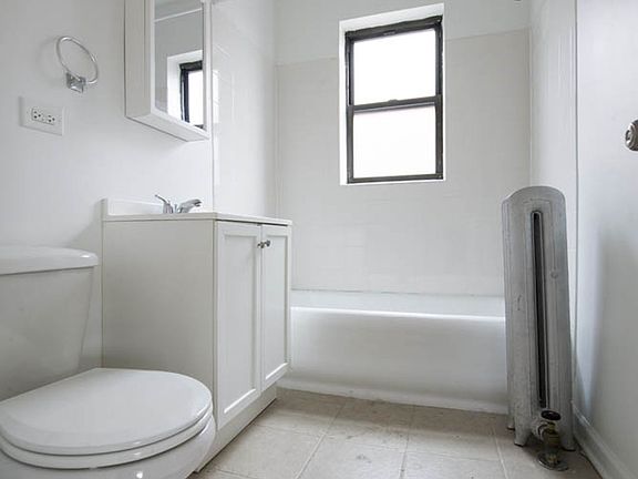 2nd image of 7914 S Hermitage Ave #3B