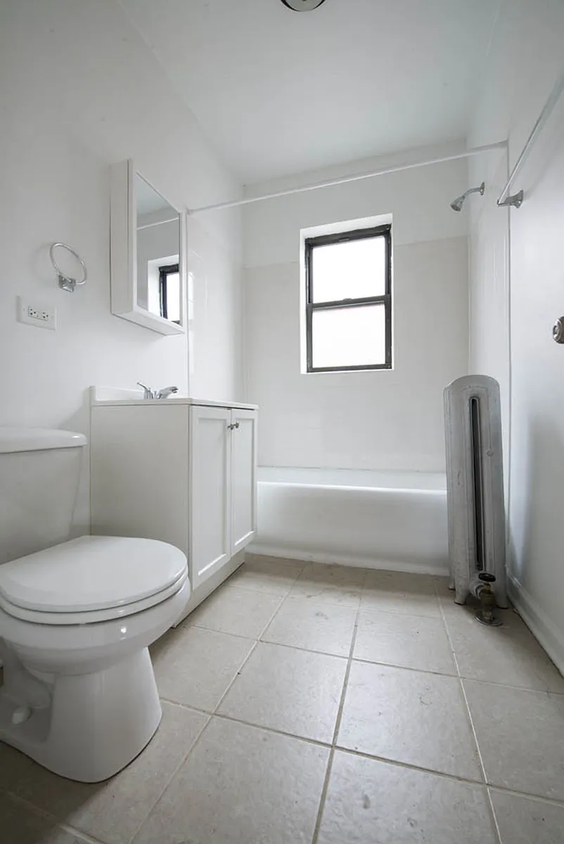 Building Photo - 7914 S Hermitage