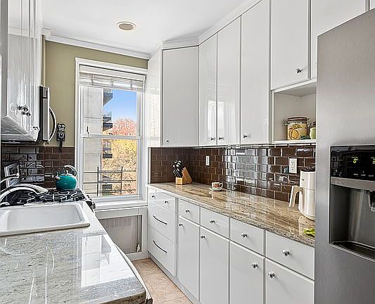 3rd image of 715 Ocean Pkwy APT 3M