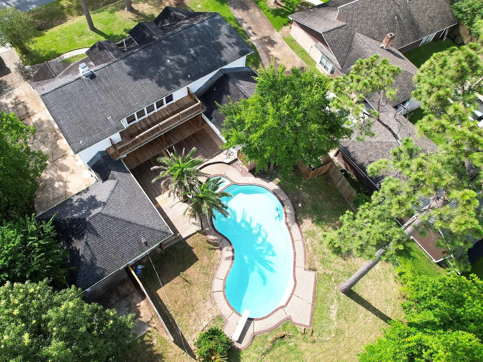 5 bed, 3.5 bath, 4001 sqft, $4,000 — Photo 2
