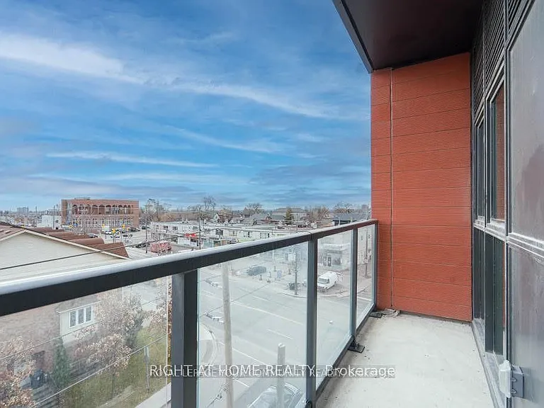 2433 Dufferin St #606 — Photo 11
