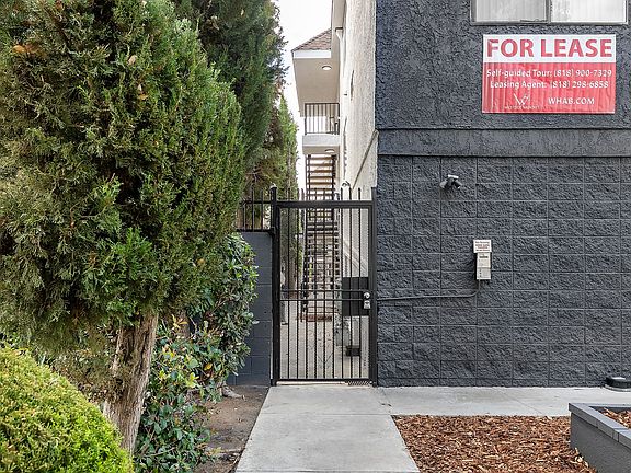 5th image of 420 W Windsor Rd APT 1